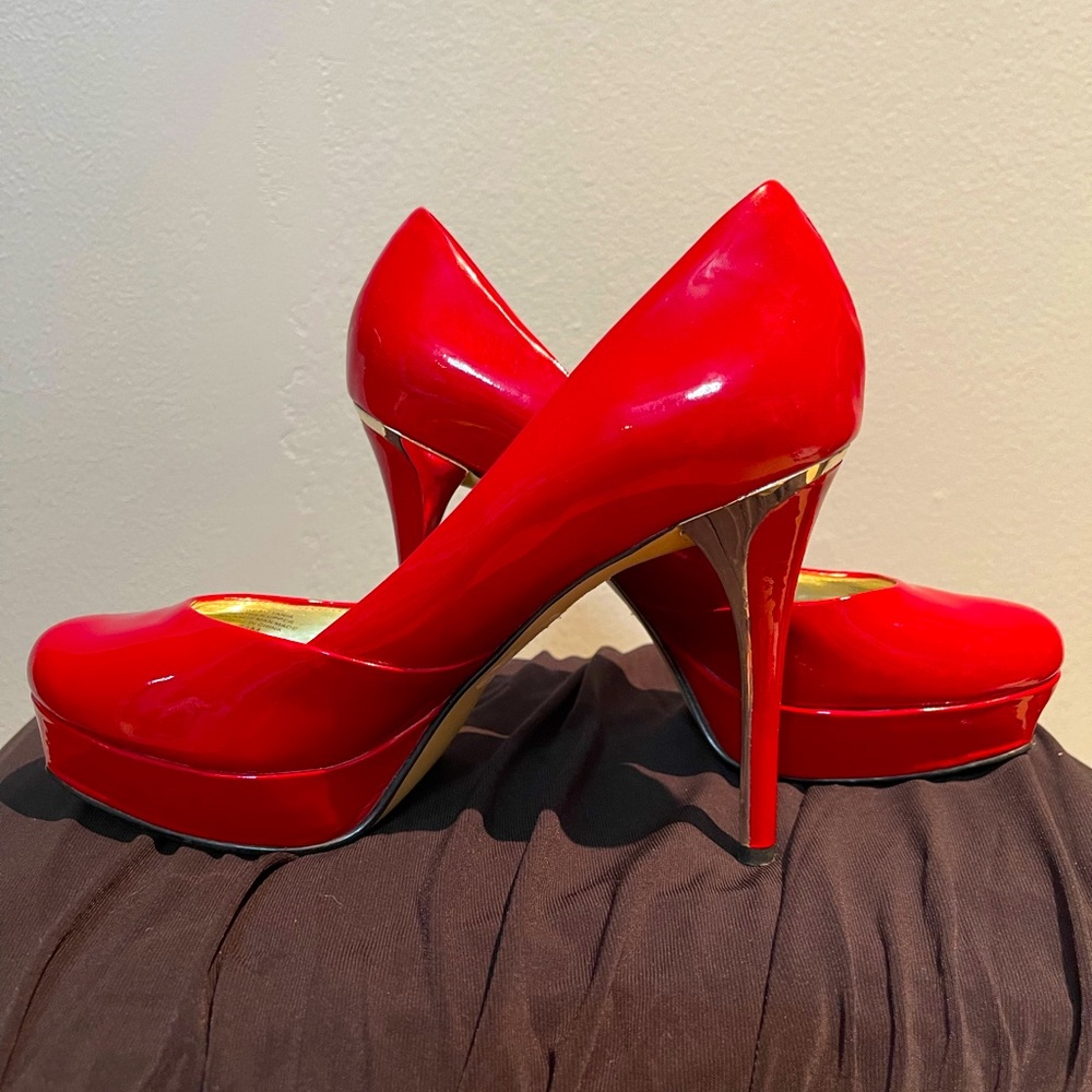 Guess by Marciano, Red Shiny Pumps,  Round Close Toe, Size 8